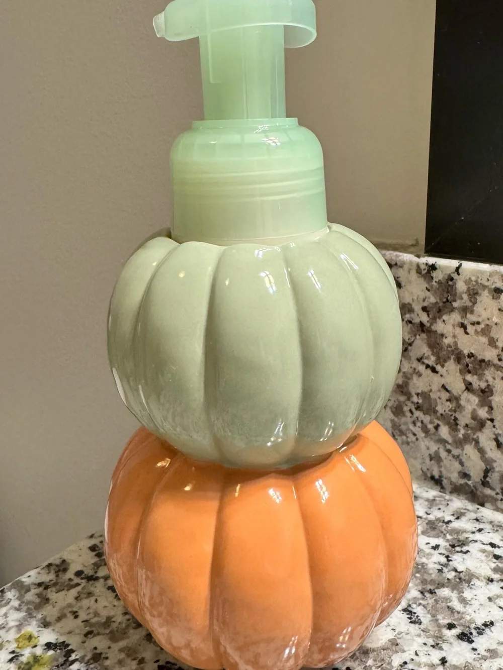 Bath & Body Works Green and Orange Pumpkin Stack Lotion Pump with Gold Leaves